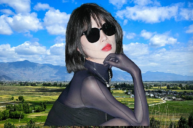 大剑停留在他的手掌上方，微微颤抖着，发出着龙吟之声