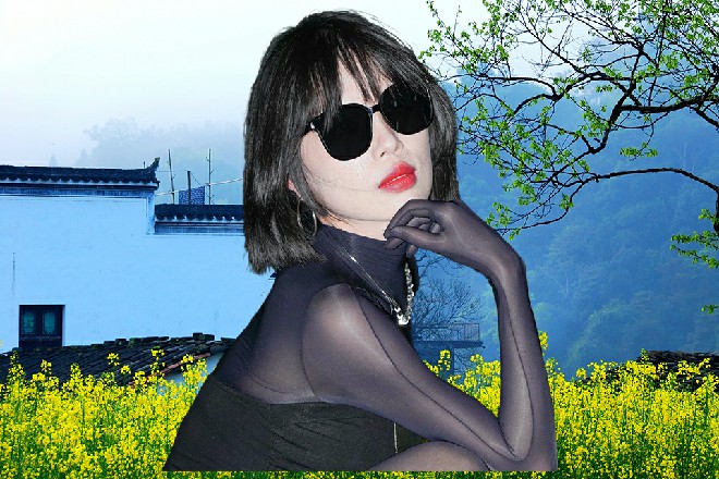 三个人一路进了川菜馆，因为不是吃饭的时间，人并不是很多