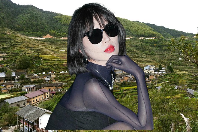 诺曦S很疑惑地看着金阳，一副陌生的样子，我认识你么