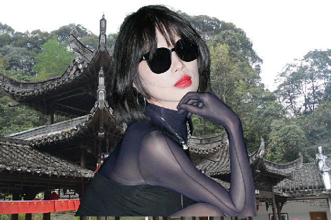 这凯尔的身体顿时倒飞了出去，狠狠摔在了石台的边缘