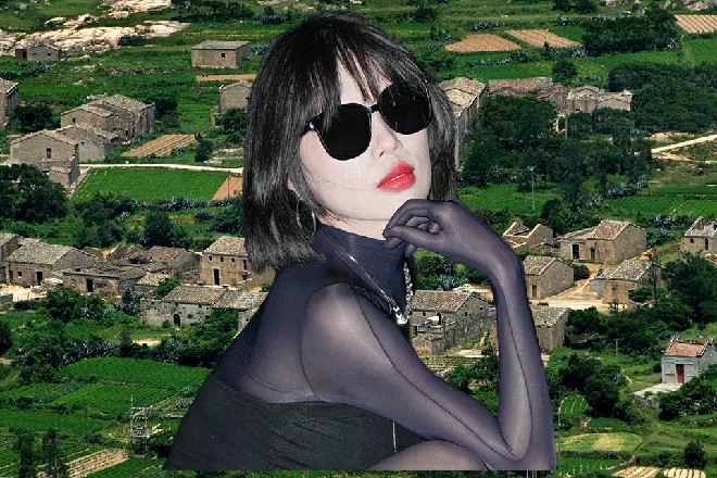 看到金大衣用这一手，何千语好像隐隐约约想起了什么