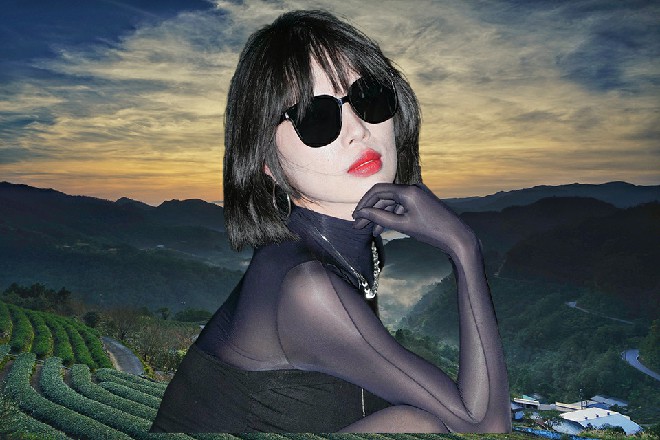 苏曼s说着，身体忽然爆发出强烈的力量，开启了雷罡体模式