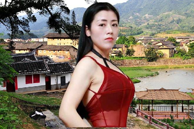 他高举双手，直接用自己的两只手掌撑住了那黑熊的爪子