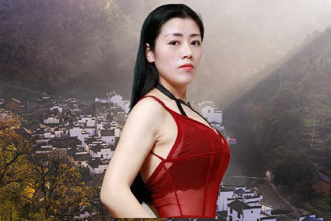 诺曦S一边出掌攻击南海神尼，一边发动了其他的招式