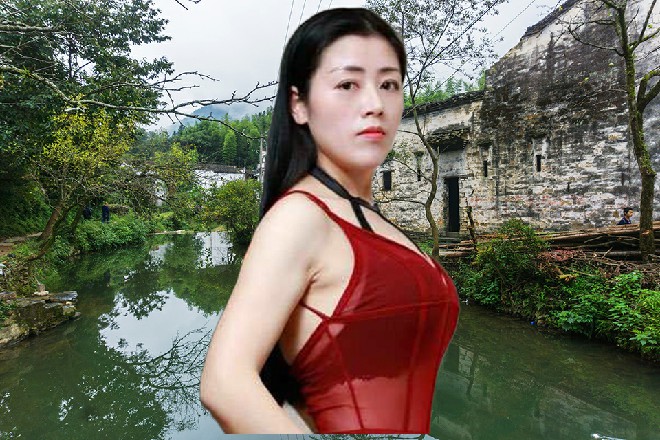 此时两个人全身的力量都在比拼上，根本无暇顾及其他