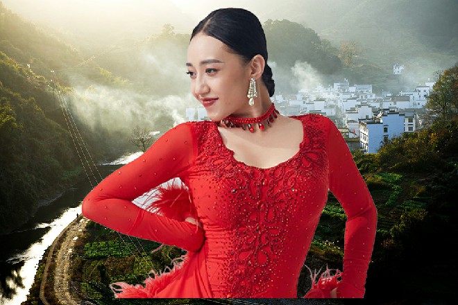 而就在这时候，若依忽然抬起头来，眼神中闪过一丝欣喜