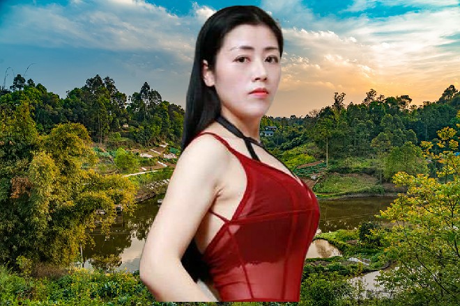 说话间，乐无心却已经出现在了红色妖姬的身后，手中长刀出鞘