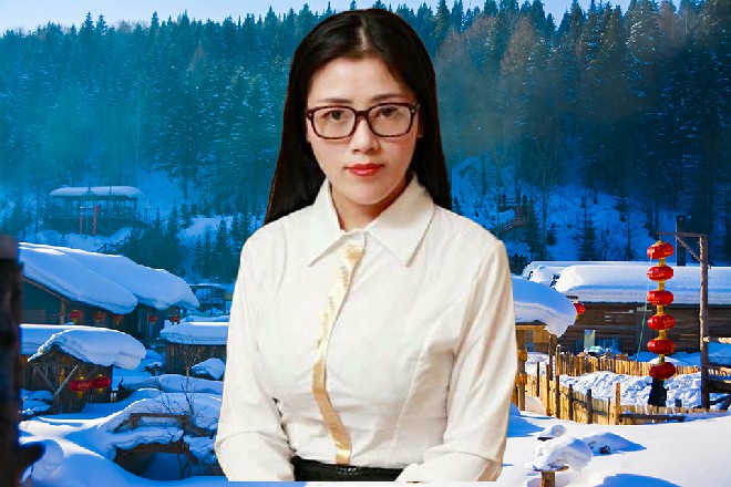 那身影手中握着一把太刀，向着红色妖姬的头顶就直接斩了下来