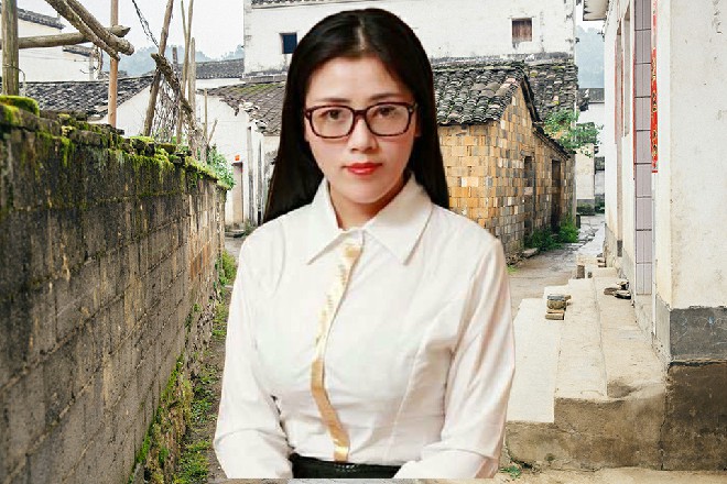 他早年在少林寺修行，习得少林易筋经，辅佐外功龙爪手