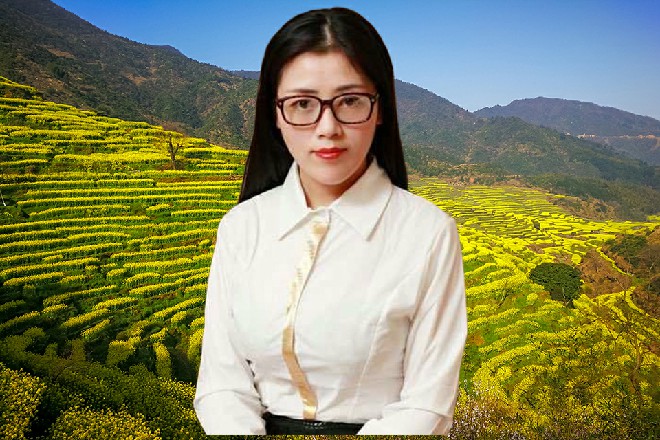 而红色妖姬站在外面，伸手推了推门，发现门被紧锁，于是笑了