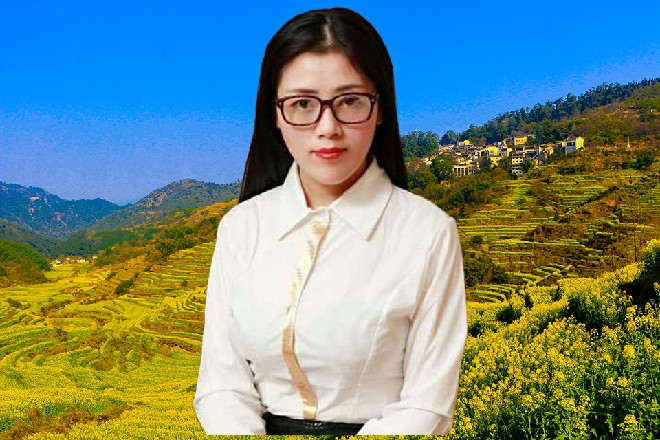 而就在这时候，他抽出两只手来，对着罗芙那边一勾