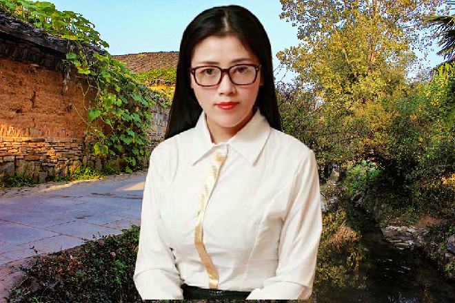 伊轩头向下，身体加速向着地面坠落，追着王玥的身影