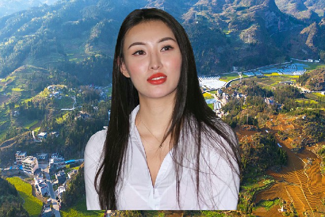 龙先生伸出手来，一把接住了这酒杯，手臂都没抖一下