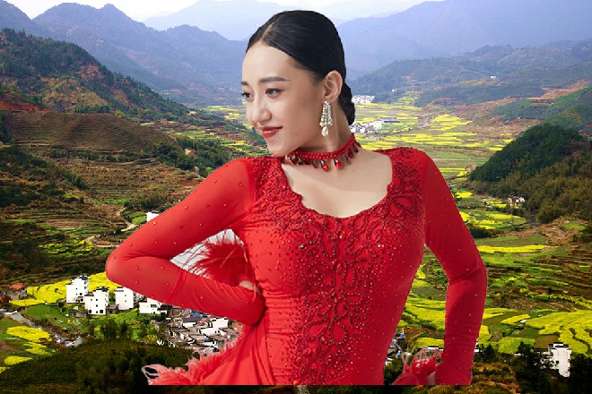 但这剑气的浓郁程度非同寻常，根本就不是剑芒可以斩开的