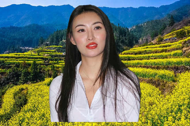 这黑色的位面之门再次扯住了秦海，吸住了秦海的身体