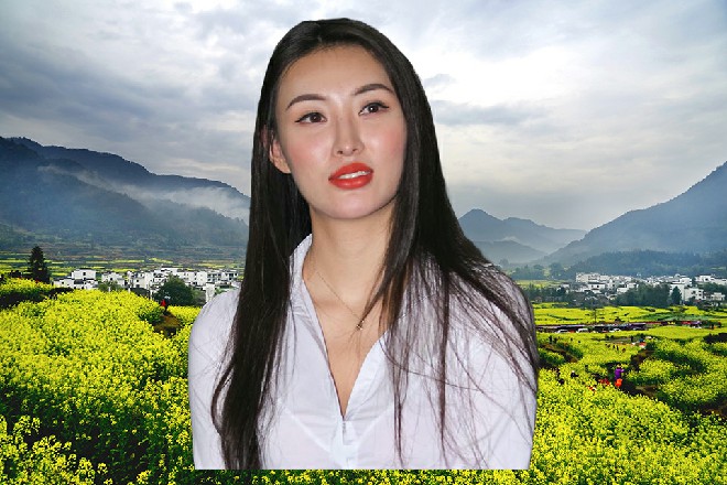 而旁边一个英国的小伙子忽然伸出手来，握住了若依的手