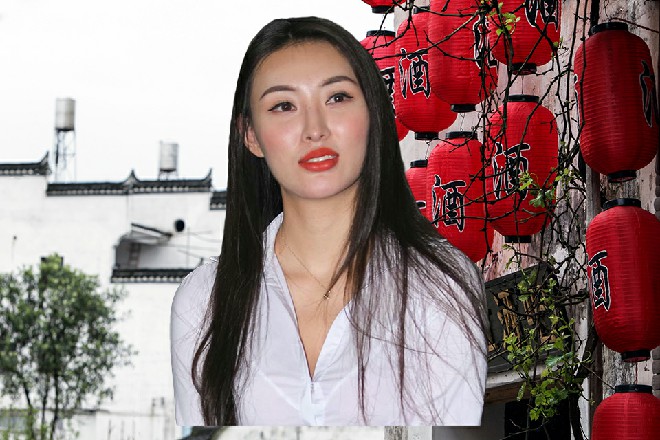 那袖箭直接被弹飞了，白志高脸色一冷，而伊轩开口了