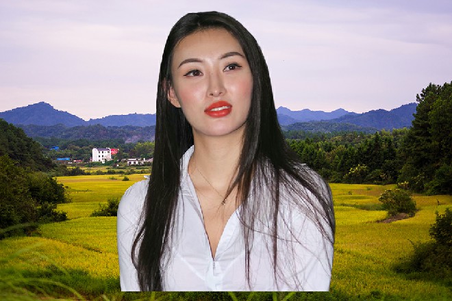 荷娜说着，一脚踢到了身旁的水桶，地板立刻变得湿漉漉的