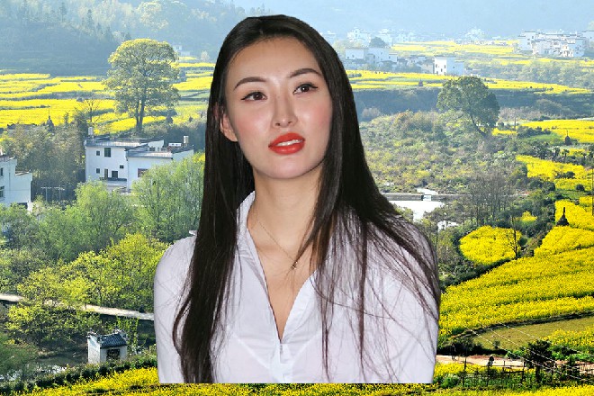 说着，她身后伸出了一条蛇蝎尾，上面还燃烧着绿色的火焰