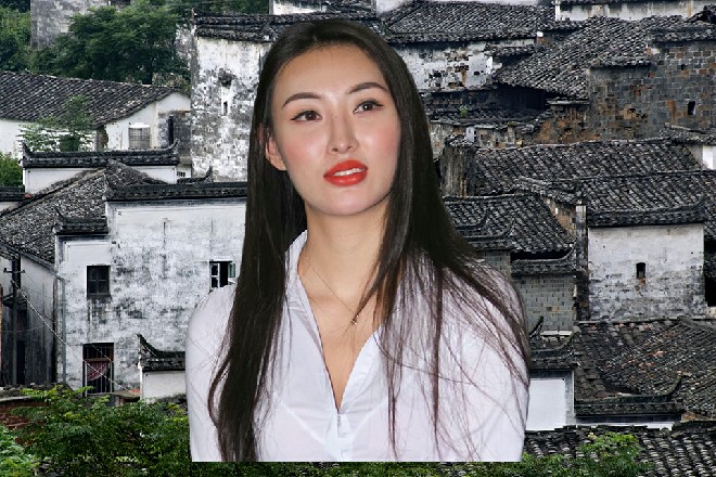 这最后一掌，直接把男人打的倒飞回去，摔到大船的甲板上面