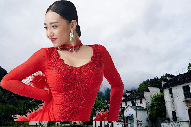 龙老爷子只是看了自己的儿子一眼，龙智的父亲立刻背后生寒