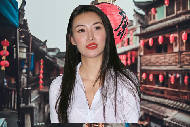 秦雷一直以龙的姿态在跟苏曼s说话，让苏曼s感觉有些怪怪的