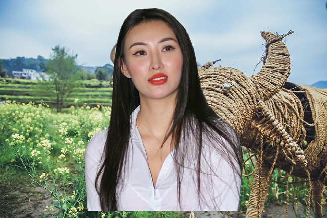 王玥翻了个白眼，红色妖姬面带微笑，继续载着王玥在水上泛舟