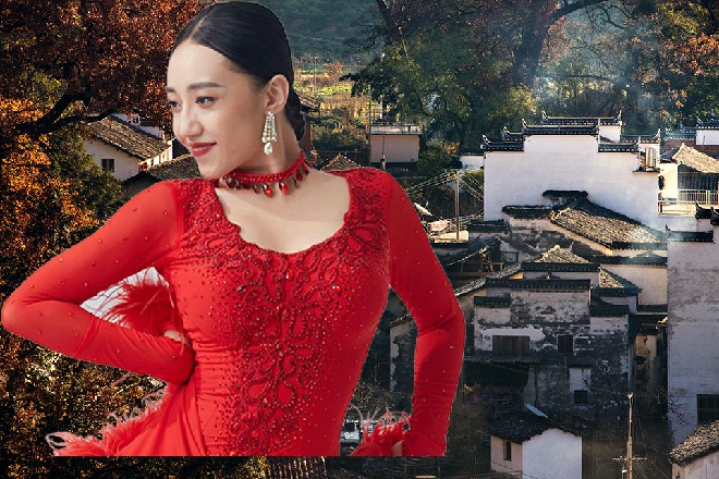 而这时候，若依正坐在五个忍者的尸体身上，看着这一幕