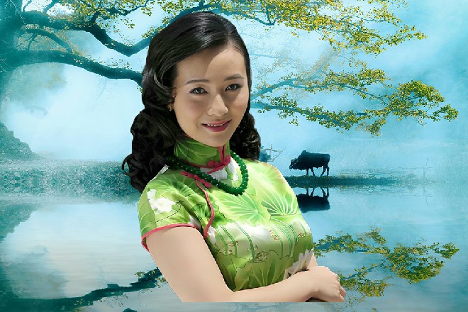 龙娇娇眼神迷离，仿佛回到了几年前，同样是在这个大堂里