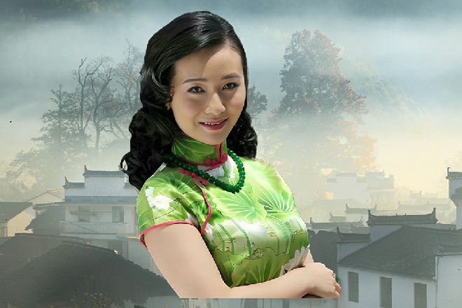 美女有些不耐烦地说道：再不滚开，老娘在你脑门上开个洞