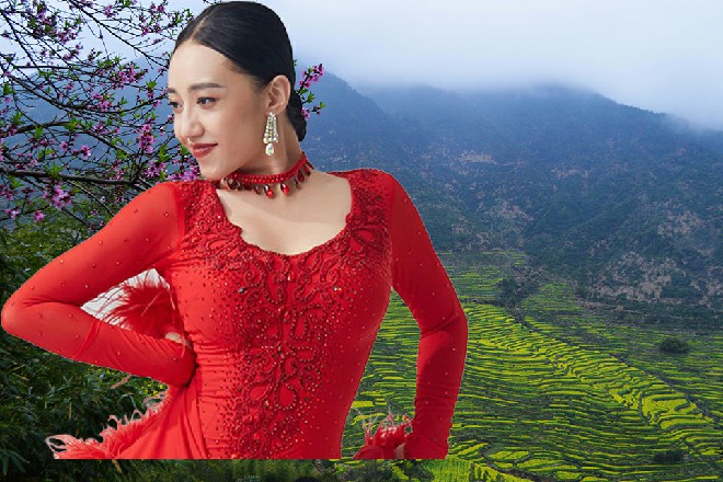 他看着苏曼s，问道：你知道，这两千年来，我是怎么过来的