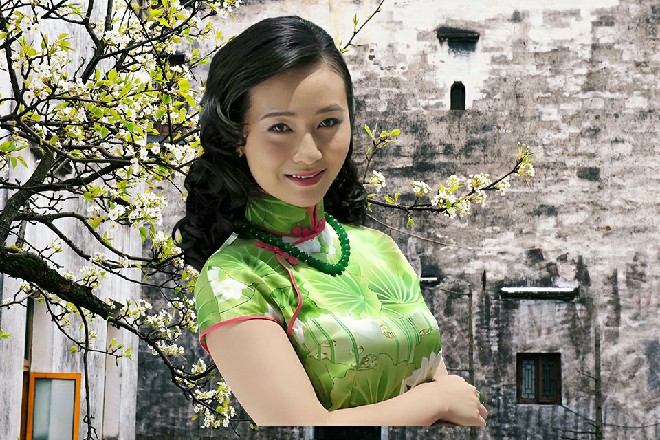 估计是她就在附近巡逻，听到了这边的动静，直接跑过来了