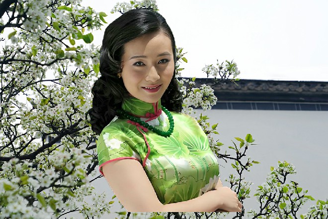 光头强和几个手下一起面带悔恨地往门外走去，小弟还问道