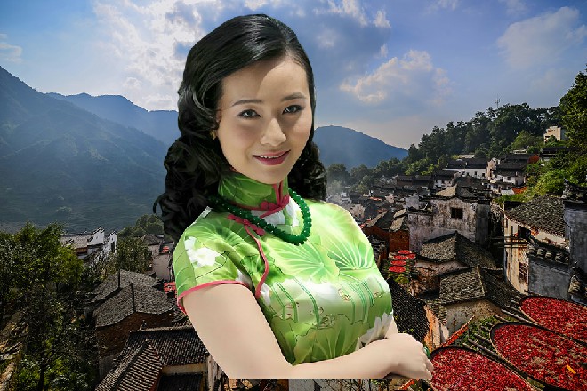 苏曼s拍拍手，从旁边的黑暗处，立刻走出来很多紫罗兰的小弟