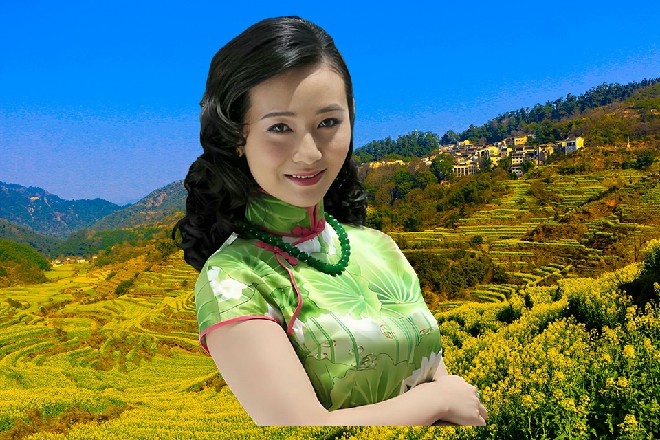 这一掌只是简简单单的直掌，直接拍在了那玉老虎的脖颈上