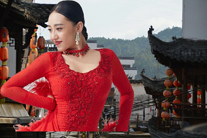 矮个子勉强从地上站了起来，然后慢慢后退，消失在阴影中