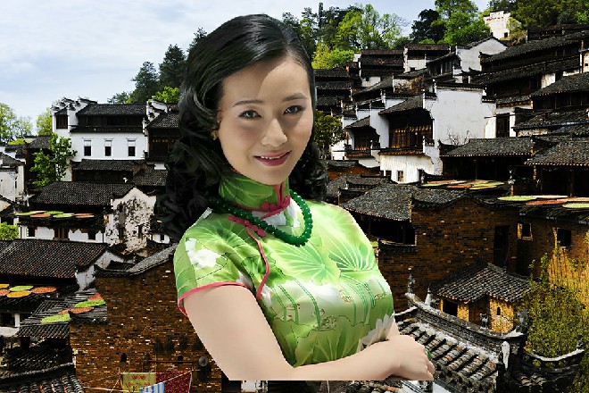 他虚晃一枪，逼开了金大衣，然后直接纵身扑进了塔中