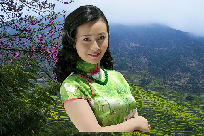 他身上肌肉线条分明，就算王玥也忍不住多看了两眼