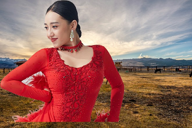 赵雨豪听到动静回过头来，却看到吴军儒已经死在了苏曼s怀中