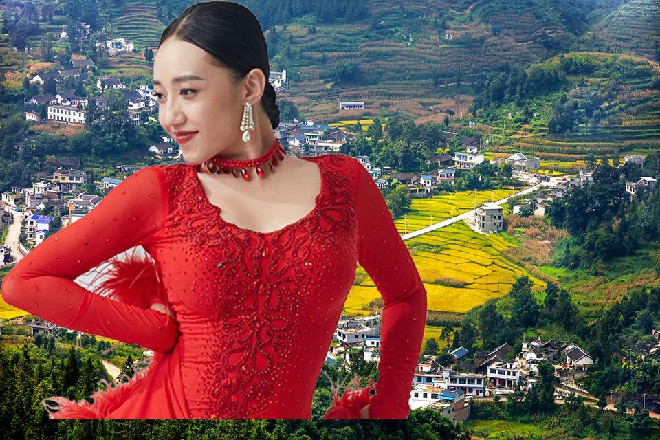 王玥也发觉过来，自己似乎正抱着红色妖姬，略微有点尴尬起来