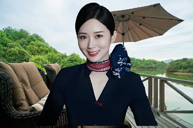 双手吸扯着地面，让苏曼s的身体固定在沙发上，没有飞起来