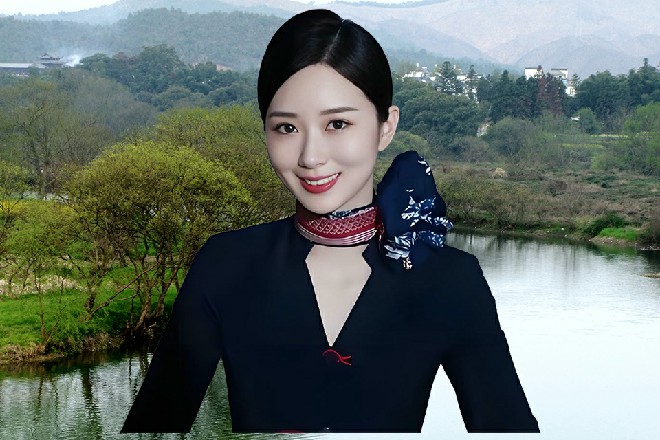 一团气劲出现在红色妖姬的手中，锁住了那牧先生砸下来的大剑