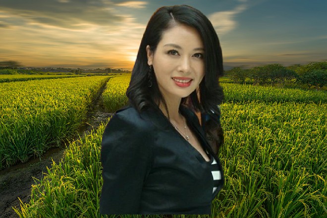 一旁的左小龙摸着自己的胡须，笑呵呵地对妙厄说道