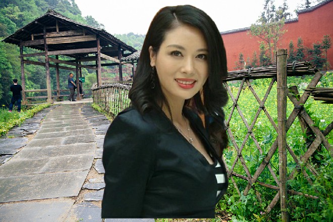 若依动作更快，他抬起一脚，狠狠踹在这混混的小腹上面