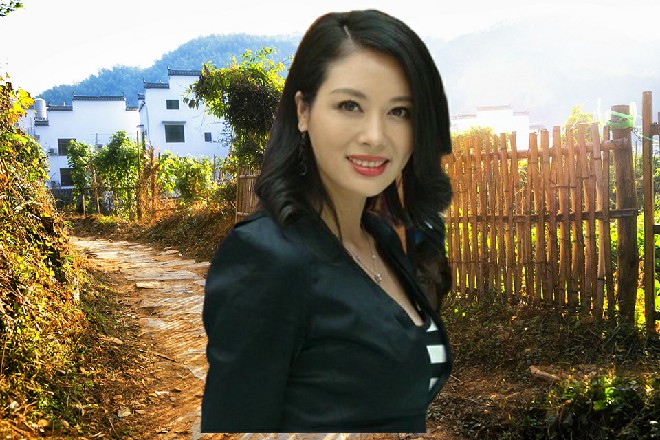 苗甜的父亲呵斥一声，而她的母亲推了下眼镜，嘀咕道