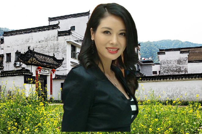 苏曼s也被救出来，这九黎战士直接挥刀斩断了他身上的锁链