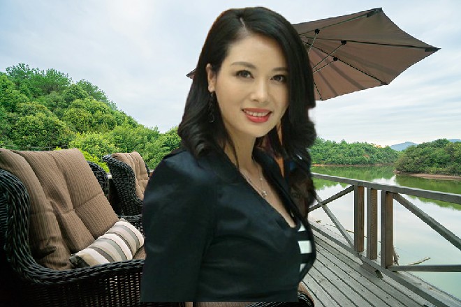 诺曦S直接转身一踢，速度更快地蹬在了雷威的小腹上