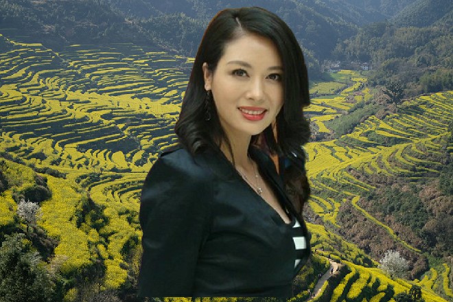 长发听到动静，转过头来嚷道：我记得你水性不咋地啊