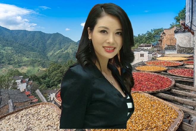 几个士兵用枪口指着苏曼s他们，强森用歉意地目光看着苏曼s