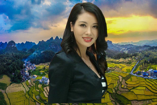 诺曦S一只手递着那锤子，而芙蕾雅端起了自己的机炮